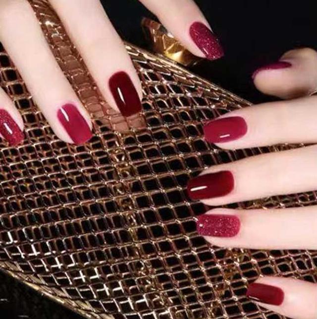 指甲油哪些颜色比较好看，指甲油哪些颜色比较好看图片（这几个颜色显白不踩雷）