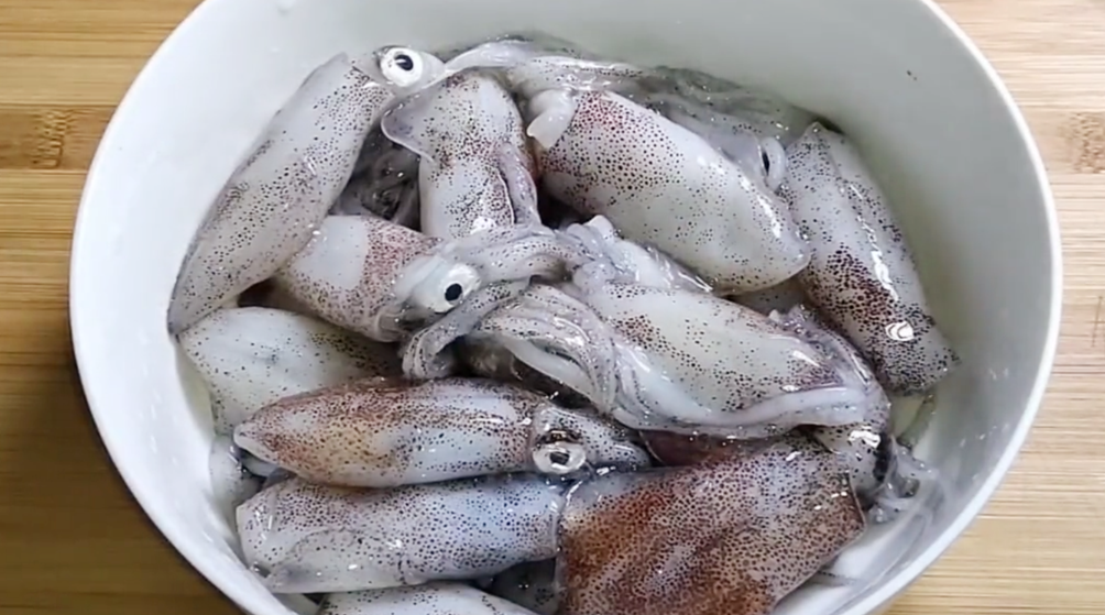 图片[2]-【香煎鱿鱼仔】做法步骤图 鲜香清脆又爽口 出锅就被抢光-起舞食谱网