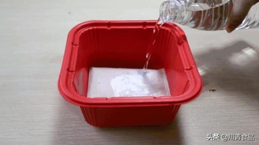 自热火锅怎么使用，自热火锅食用方法（认真规范自热小火锅的使用）