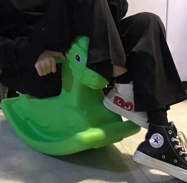 黑化头像微信，黑化头像（黑化头像和高冷壁纸的季节）