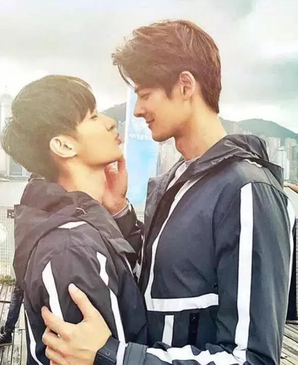 二次元女生正能量不良头像，二次元不良病娇图——【鬼鬼】♡微信（劈腿3男、亲密照和私密对话曝光）