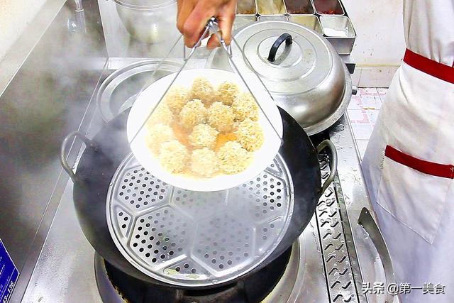 珍珠糯米丸子的家常做法，一拌一蒸、软糯鲜香颜值高