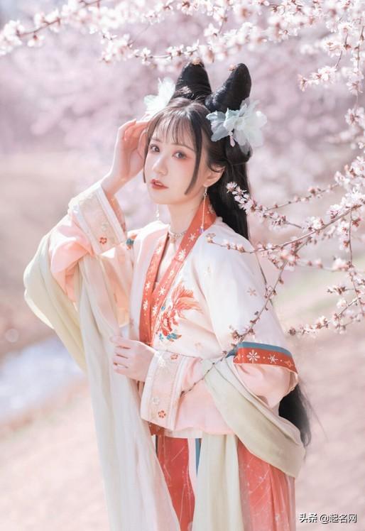 小姑娘打一个字，300个出自易经的女孩名字（小姑娘,打一字）