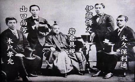 简介一下日本维新运动，日本维新运动和洋务运动的区别（日本明治维新运动）