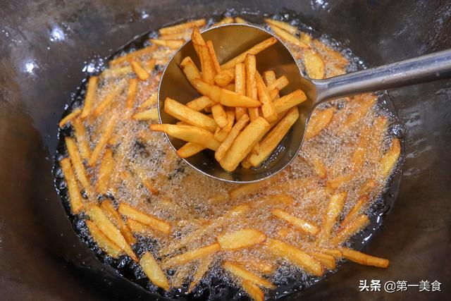 炸薯条怎么做才又香又脆，怎样炸薯条才香脆（厨师长分享炸土豆条硬核技巧）