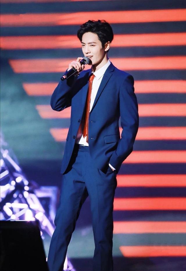 宝石蓝是什么颜色，艳蓝和宝石蓝（多穿这3种“颜色”）