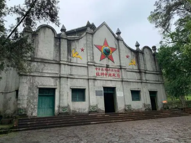 中南海是什么地方，中南海是哪里（是谁把中央机关北平办公地定在中南海）