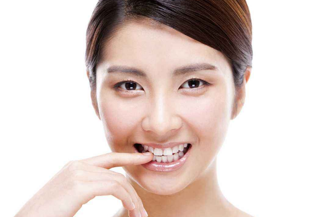 美白牙齿的六个小方法，美白牙齿的六个小方法是什么（6个“低”成本牙齿美白方法）