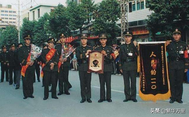 梦见好多警察有什么预兆 梦到好多警察是什么意思，梦见好多警察有什么预兆（称呼上最大的不同）