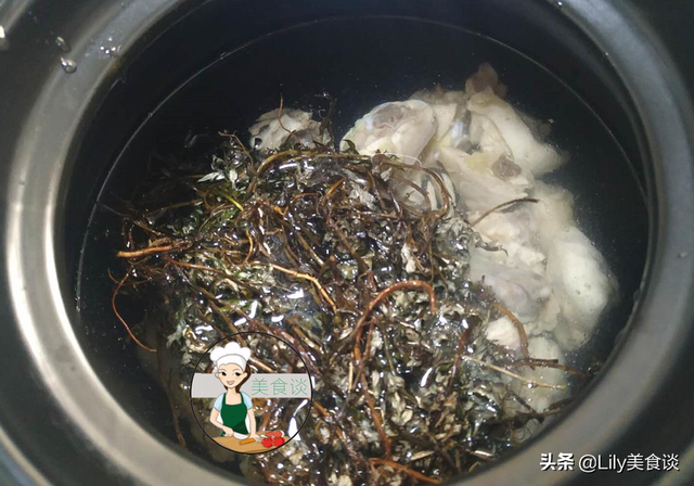 艾草根煲鸡功效和作用，这道汤女人要多喝