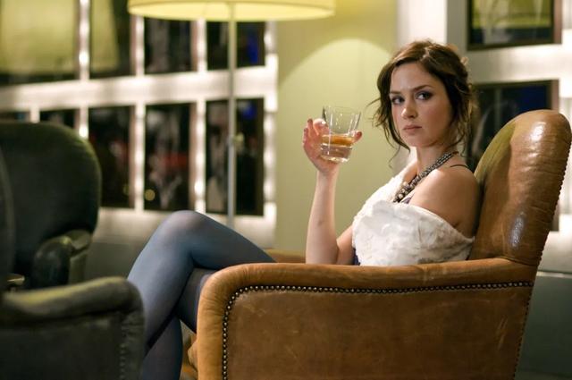 电影狂野目标插曲，狂野目标的插曲（却因长得太美被杀手囚在家中）