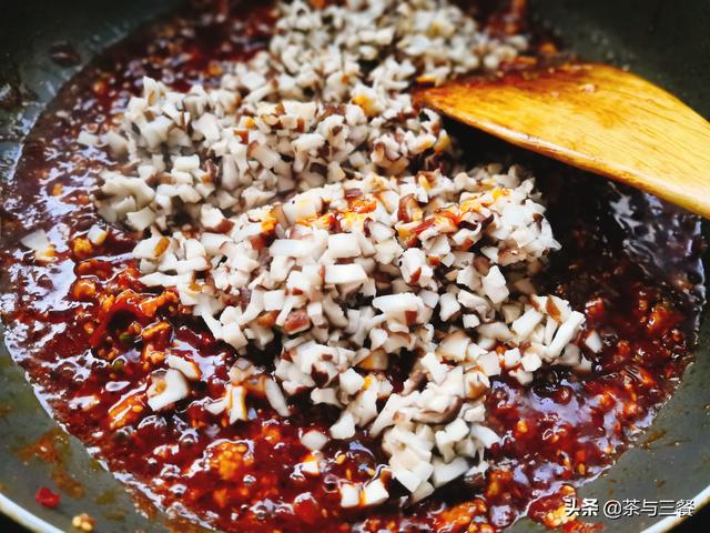 蘑菇酱最正宗的做法，蘑菇酱怎么做（拌面、夹馍、下饭）