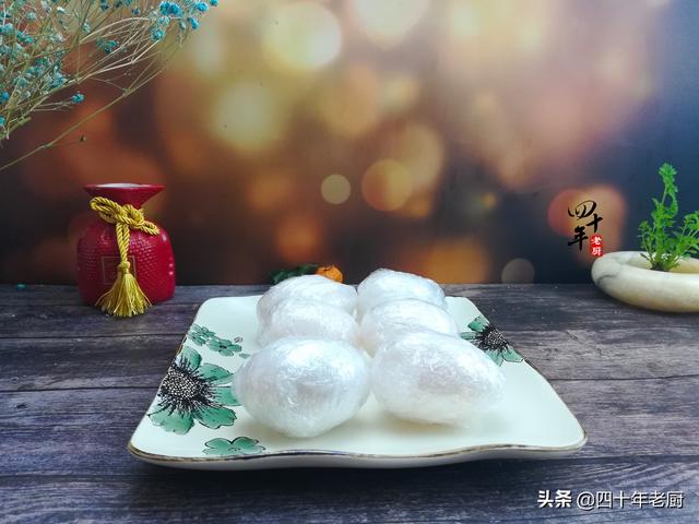 怎样做盐蛋又不咸又有油，怎样做盐蛋又不咸又有油味（干腌法不加1滴水）