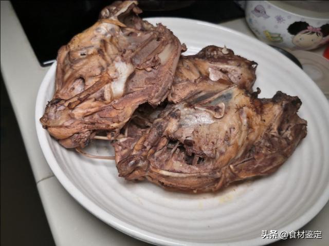 鸡骨架怎么做好吃，鸡壳的做法（教大家制作老沈阳酱鸡架）