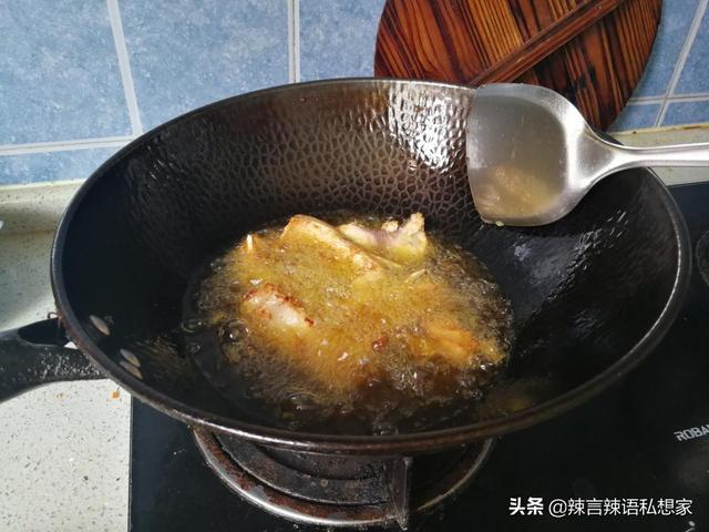 爆鱼的家常做法，爆炒鱼片的做法（掌握好要点就能做出鲜香味美的上海爆鱼）