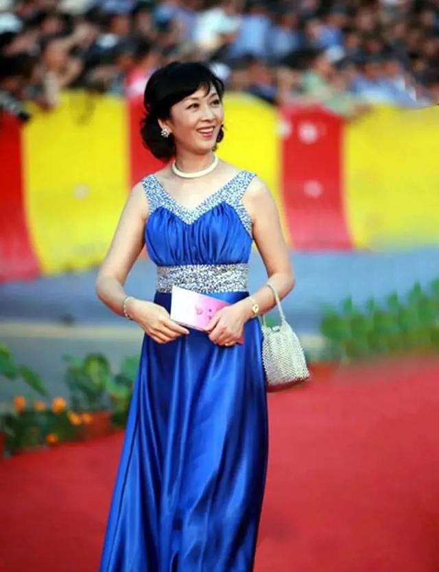 言情小说排行榜2013前十名，2013年小说排行榜言情（80年代父辈迷恋的“挂历女神”）