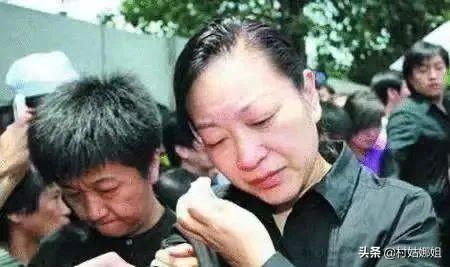 罗京去世讣告，为何墓地却出现怪相