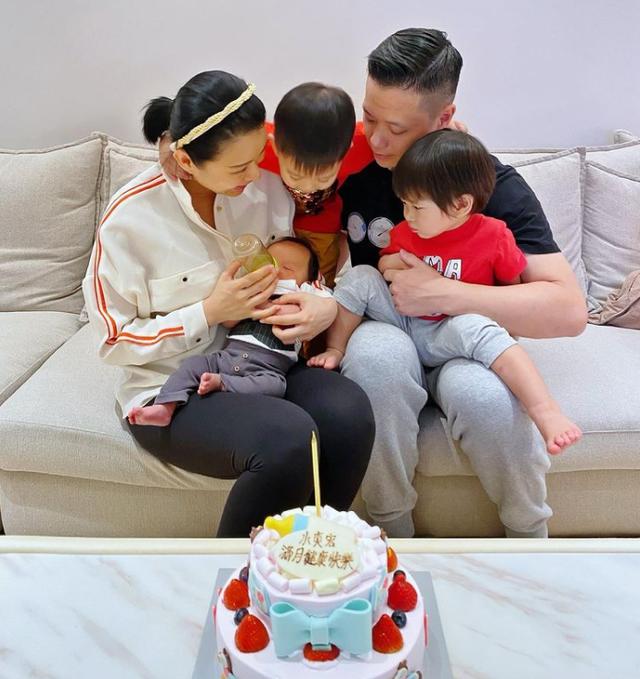刚满月的小狗怎么喂养，刚满月的小狗晚上一直叫怎么办（这份“吃睡玩护”要点）