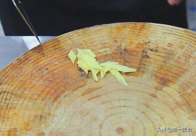 怎么做肉丸子，莲藕和肉怎么做肉丸子（劲道爽滑美味鲜）