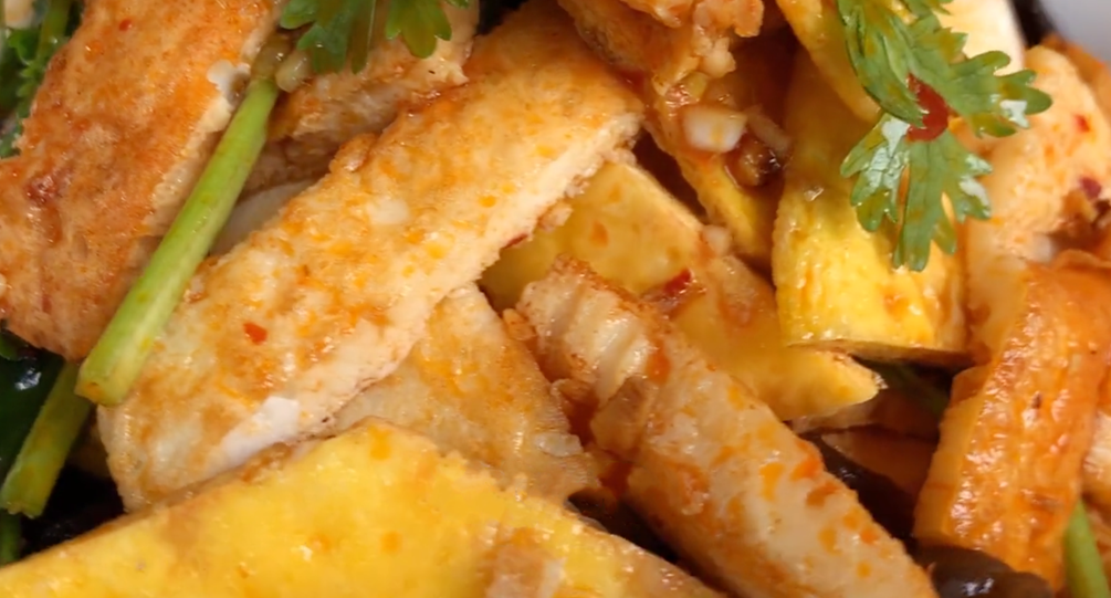 【涼拌雞蛋皮】做法步驟圖 營養(yǎng)又下飯 比大魚大肉受歡迎-起舞食譜網(wǎng)