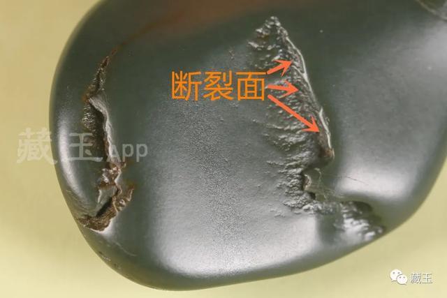 和田玉籽料小知识，看籽料表面的这些特征就明白了