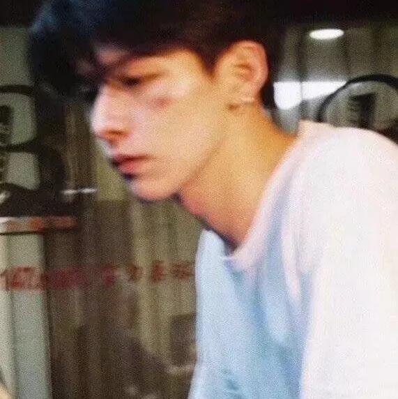 airpods电量怎么看，ins成熟帅气真人魅力男生头像 远渡人间惊鸿宴微信（分享：帅气超A·男生头像）