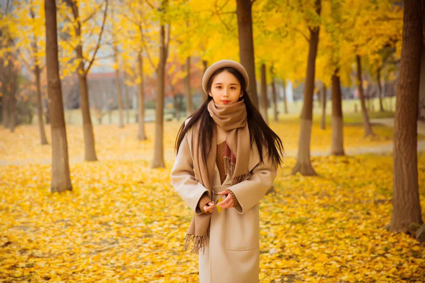 都要记得环境背景要尽可能的简约,干净,尤其是拍摄暖色人像写真时,要