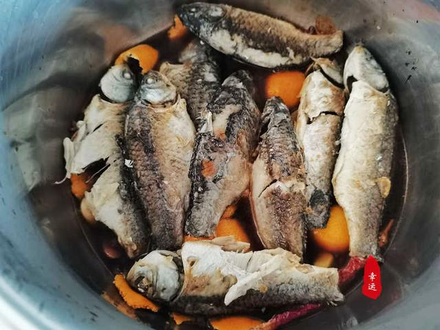 酥鱼的做法和配料，酥鱼的做法和配料炸鱼起（鱼刺变得绵软不必吐剌了）