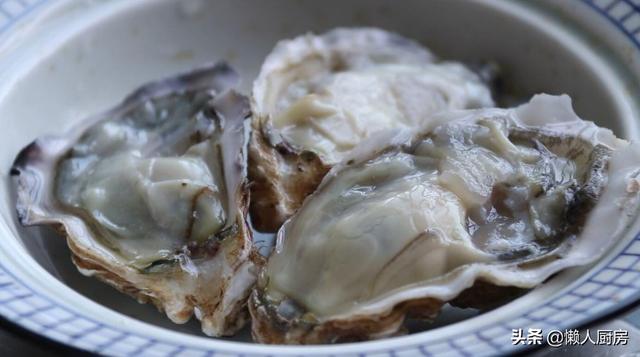 生蚝肉怎么做好吃，不加壳的生蚝怎么吃（这个季节的生蚝肥美）