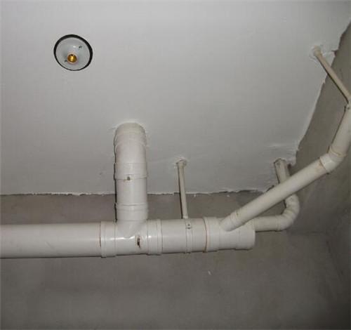 下水管漏水怎么办，厨房水槽下水管漏水怎么办（下水管漏水的原因有哪些）