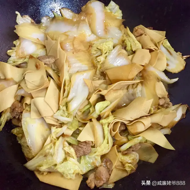 白菜梗炒肉丝的做法，白菜梗炒肉的做法大全（肉片干豆腐炒白菜）