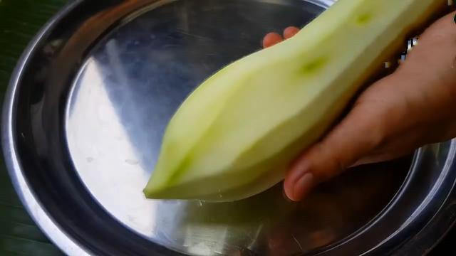 生的芒果怎么吃，芒果是怎样变黄的（切成丝凉拌生虾）