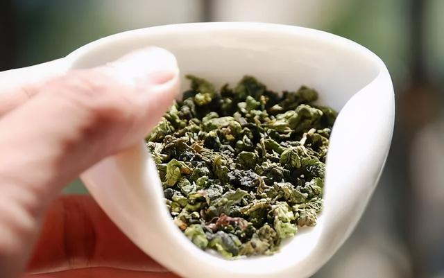 茶叶会发霉吗，普洱茶饼发霉了还能挽救吗（4个步骤教你判断茶叶是否变质）