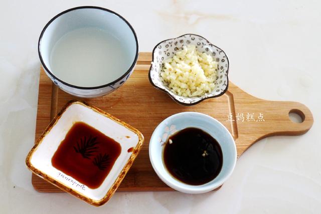 教你做蒜香生菜饼，蒜蓉生菜怎么做好吃又简单（蒜蓉生菜的做法）