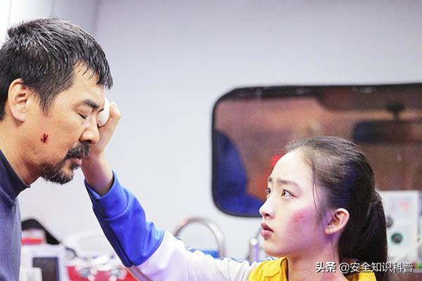 鸡蛋消肿的方法，用鸡蛋消肿的正确方法（为什么受伤消肿要用熟鸡蛋敷）