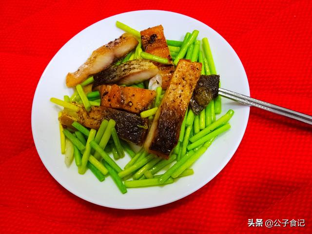 腊鱼怎么炒好吃，腊鱼怎么炒好吃又嫩（一道让我惦记了一年的菜）