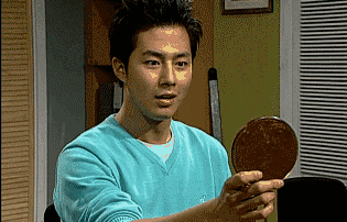 镜子里的自己和相机里的自己哪个真实，相机和镜子哪个是真正的我（为什么镜子里的我比前置自拍里好看一万倍）