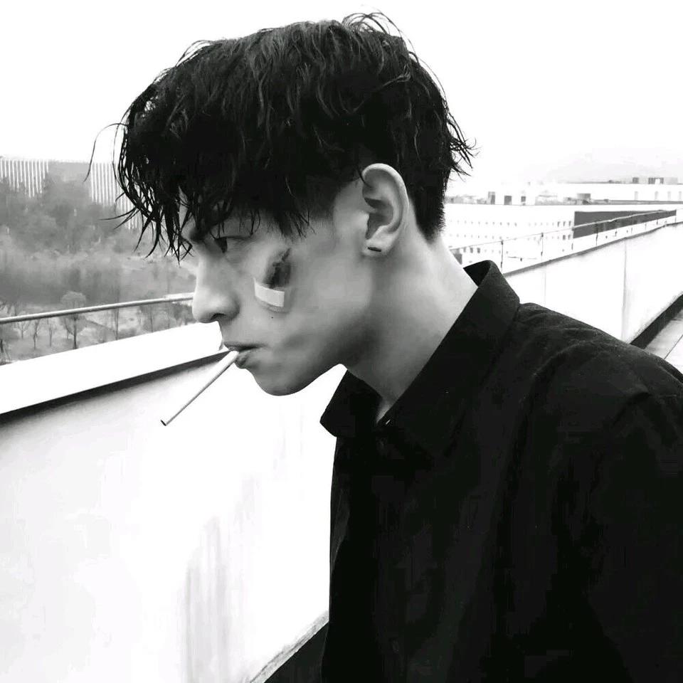 江奕/一组多张死党男头/我猜   晚风一定没有你温柔，微信头像，江奕/一组多张死党男头/我猜   晚风一定没有你温柔（熬过去就好了‖闺蜜基友死党头像）