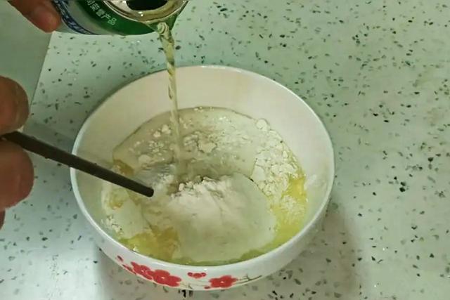 炸茄子的面糊怎么调才能酥脆（调“面糊”别用水）