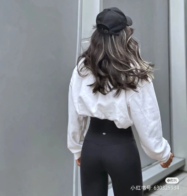 什么颜色头发好看，皮肤白染什么颜色头发好看（不染后悔的6款神仙发色）