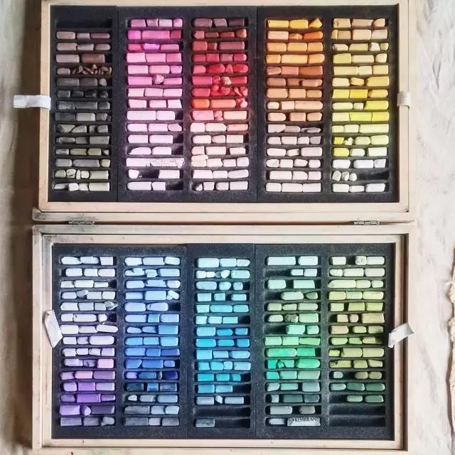 粉笔的成分是什么，粉笔界的劳斯莱斯（色粉笔用对了技法原来可以这么美）