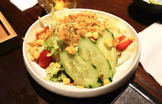 色拉油是什么油，色拉油是什么油可以用什么代替（它和食用油，调和油有什么区别）