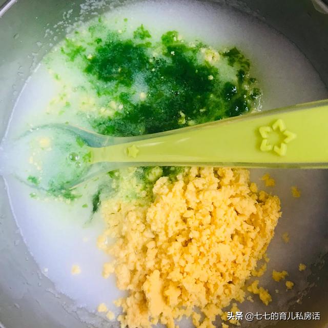 怎样制作婴儿辅食：蛋黄泥的做法，怎样制作婴儿辅食（适合7个月宝宝哦）