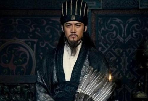 三国龙虎狗之称是指哪三个人，三国龙虎狗之称是指哪三个人物（诸葛亮三兄弟被称龙虎狗）