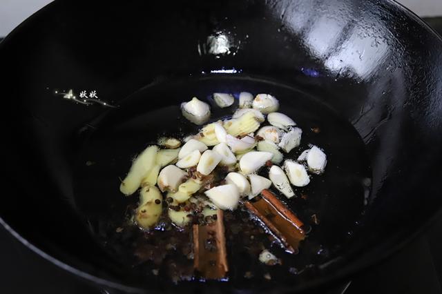 小龙虾怎么烧，小龙虾怎么烧入味（肉质紧实有弹性）