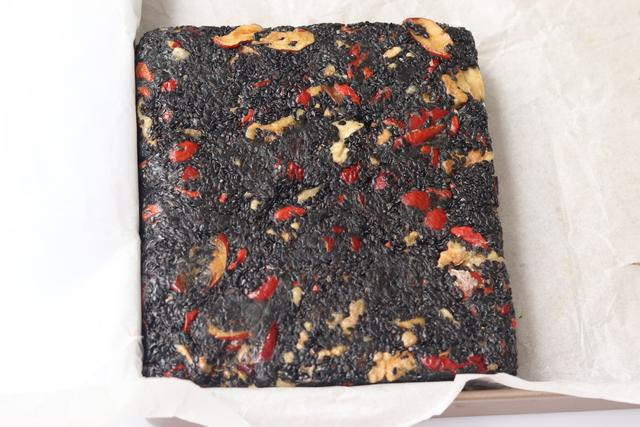 简单阿胶糕做法，简易阿胶糕的做法（过年招待亲朋好友准没错）