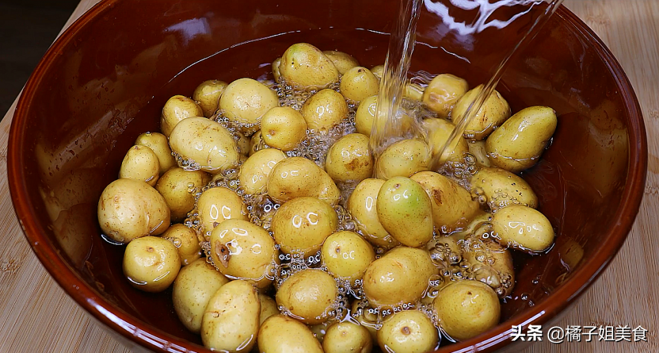 圖片[2]-家常小土豆餅酥脆做法：5步炸出金黃外皮，燒烤料調(diào)味比肉還搶-起舞食譜網(wǎng)