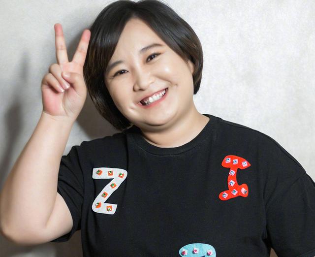 37岁的贾玲近照，贾玲：欢笑的每一步都充满不易