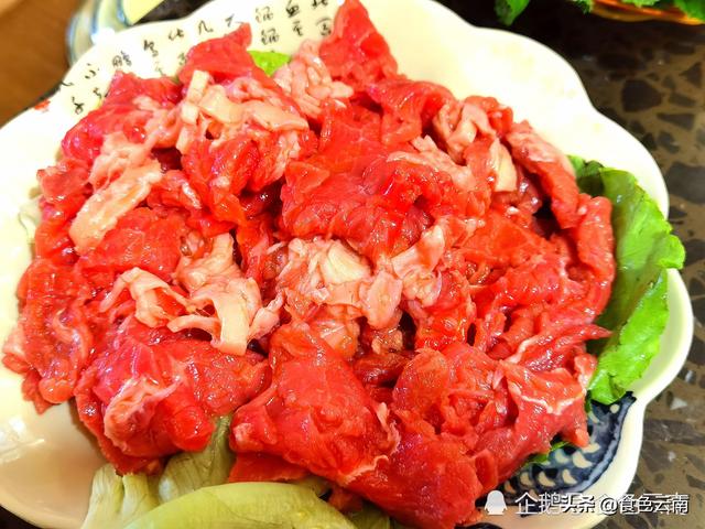 牛肉汤锅的做法和配料，牛肉汤锅的做法和配料视频窍门（云南最原汁原味的江湖火锅）