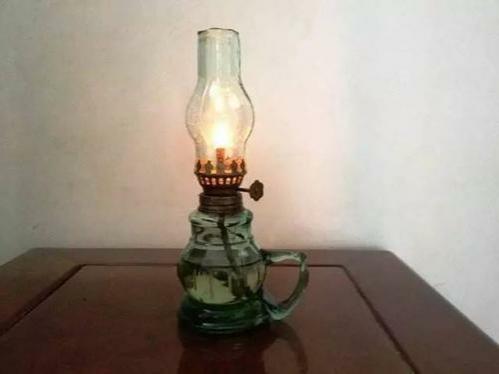 什么叫烧灯火，烧灯花是什么意思（点上煤油灯让土屋充满温暖）